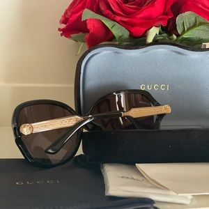 Brand new oversized Gucci sunglasses 🕶